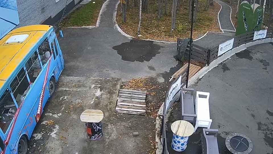 Webcam at the “Siyanie” Art Ice Rink (View 1) in Apatity