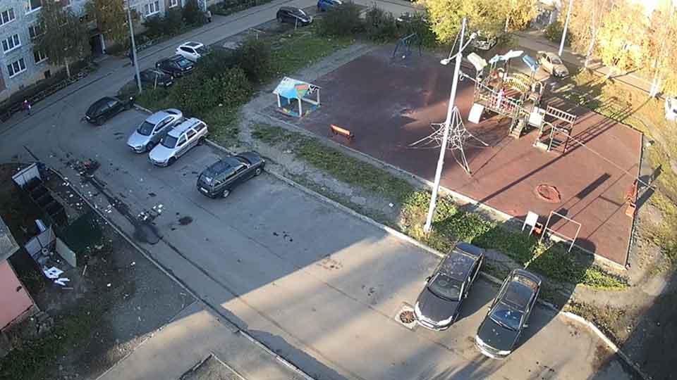 Веб-камера на детской площадке на ул. Дзержинского, Апатиты