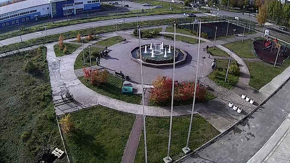 Веб камера с видом на фонтан у спорткомплекса «Атлет», Апатиты