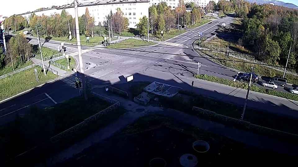 Веб-камера на перекрестке Победы и Бредова, Апатиты