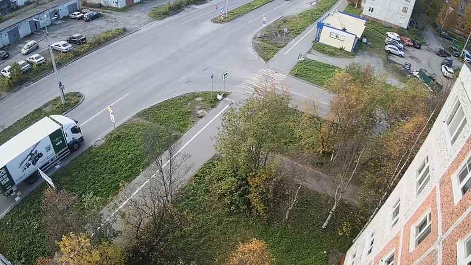 Веб-камера на перекрестке Строителей и Гайдара, Апатиты