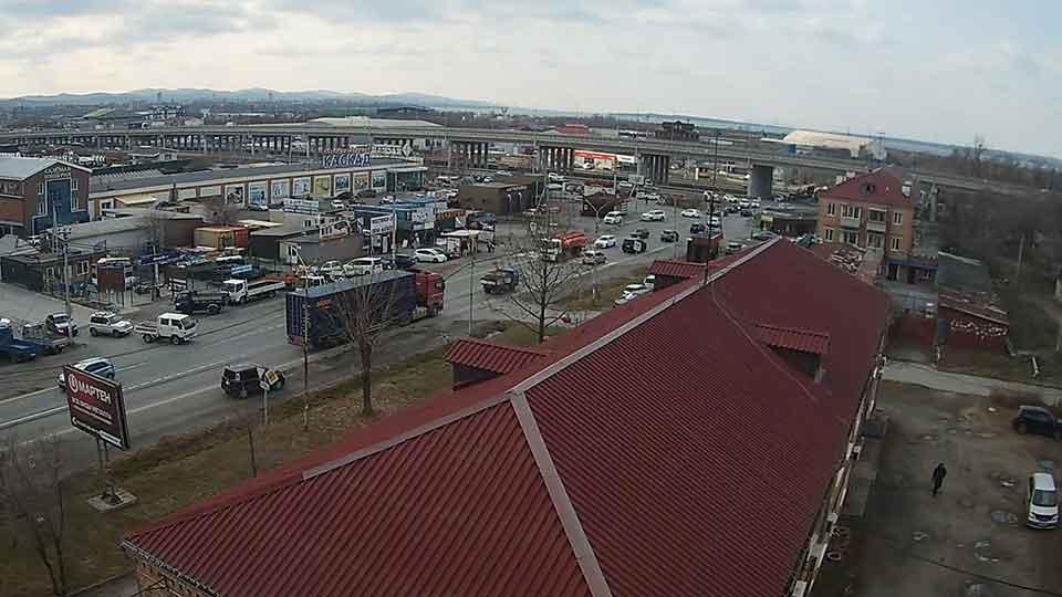 Webcam at roadway turn in Artyom