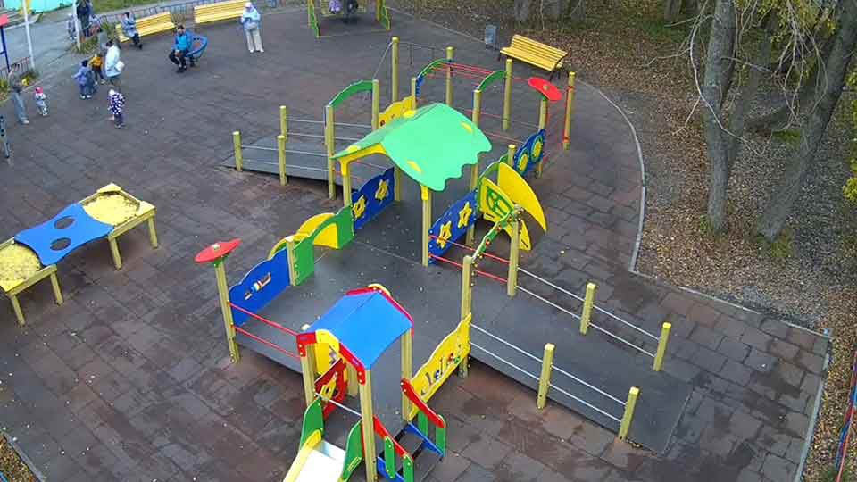 Webcam no parque infantil da rua Bredova, Apatity