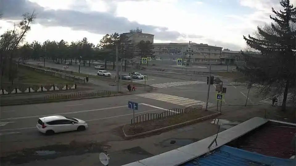 Cámara web en la intersección de las calles Kalininskaya y Zhukovskogo, Arsenyev