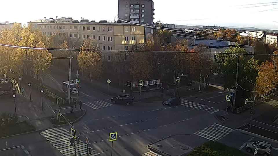Webcam no cruzamento das ruas Kosmonavtov e Lenina, Apatity